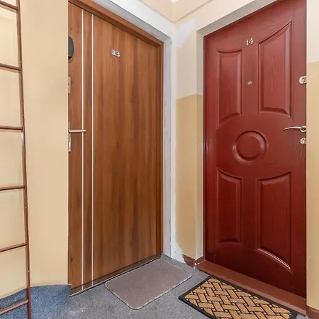 Kolejowa By Renters Apartman *